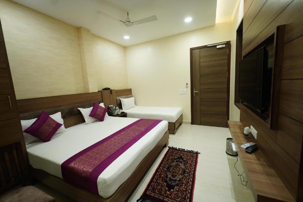 Swaran Hotel Amritsar Ngoại thất bức ảnh