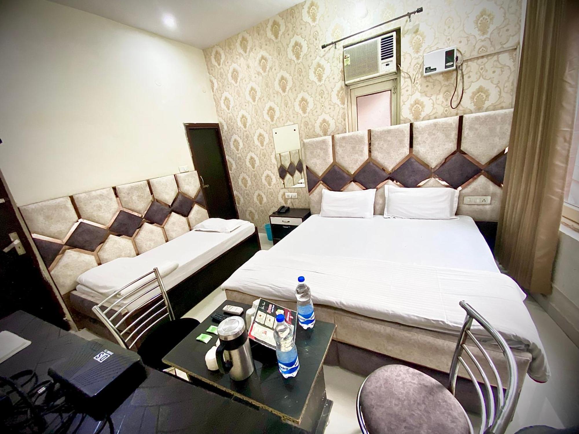 Swaran Hotel Amritsar Ngoại thất bức ảnh
