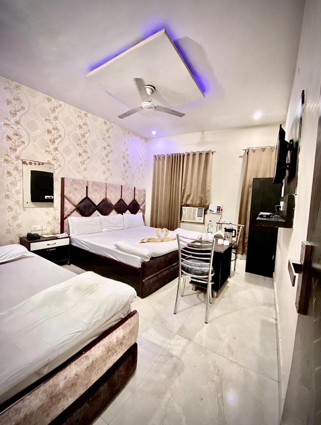 Swaran Hotel Amritsar Ngoại thất bức ảnh