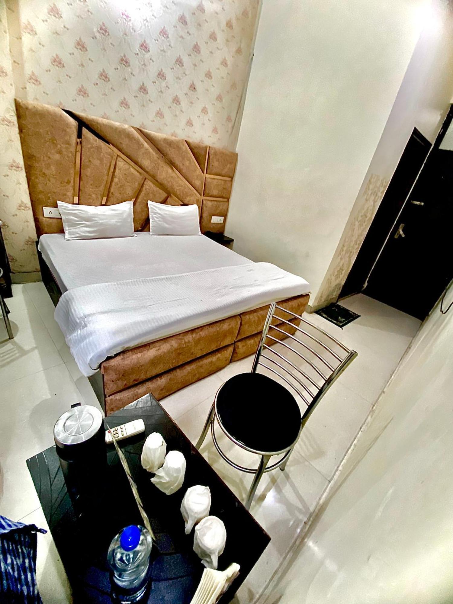 Swaran Hotel Amritsar Ngoại thất bức ảnh