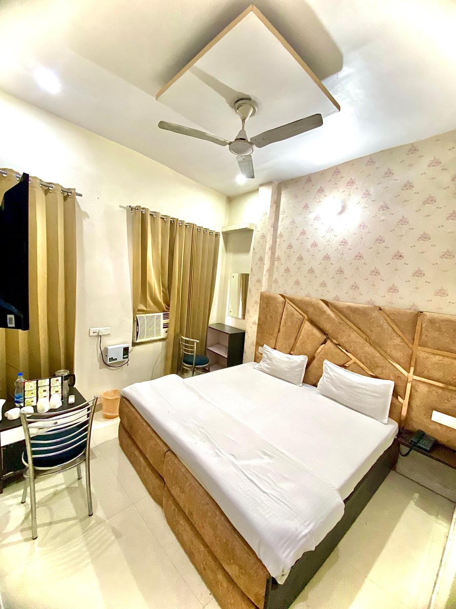 Swaran Hotel Amritsar Ngoại thất bức ảnh