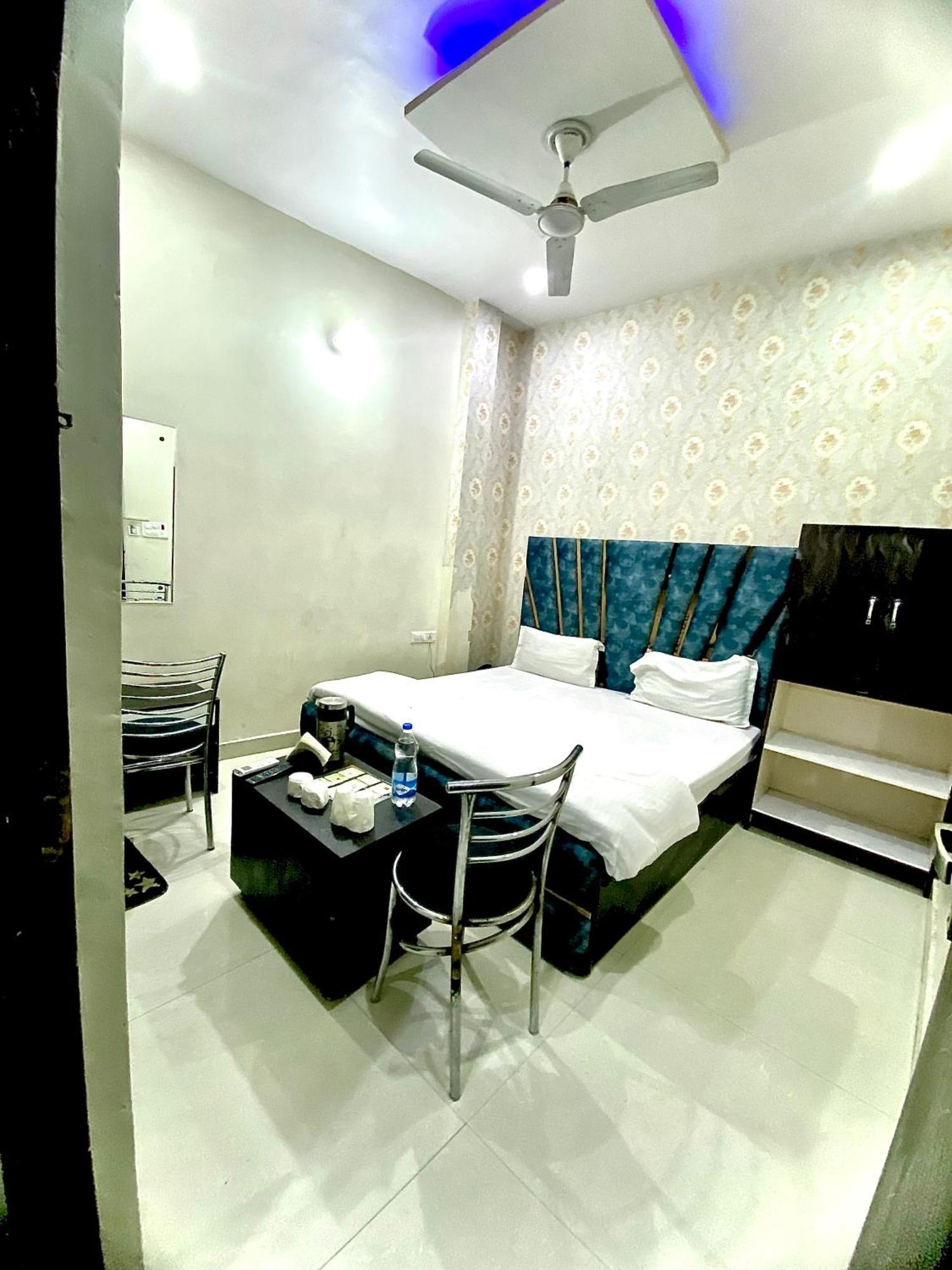 Swaran Hotel Amritsar Ngoại thất bức ảnh