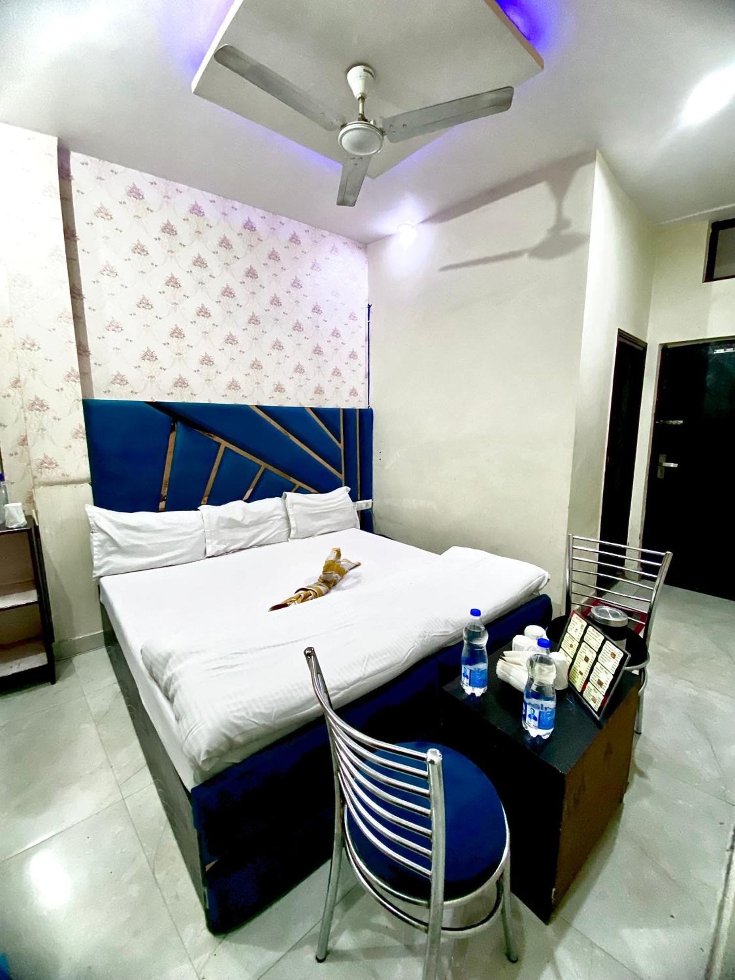 Swaran Hotel Amritsar Ngoại thất bức ảnh