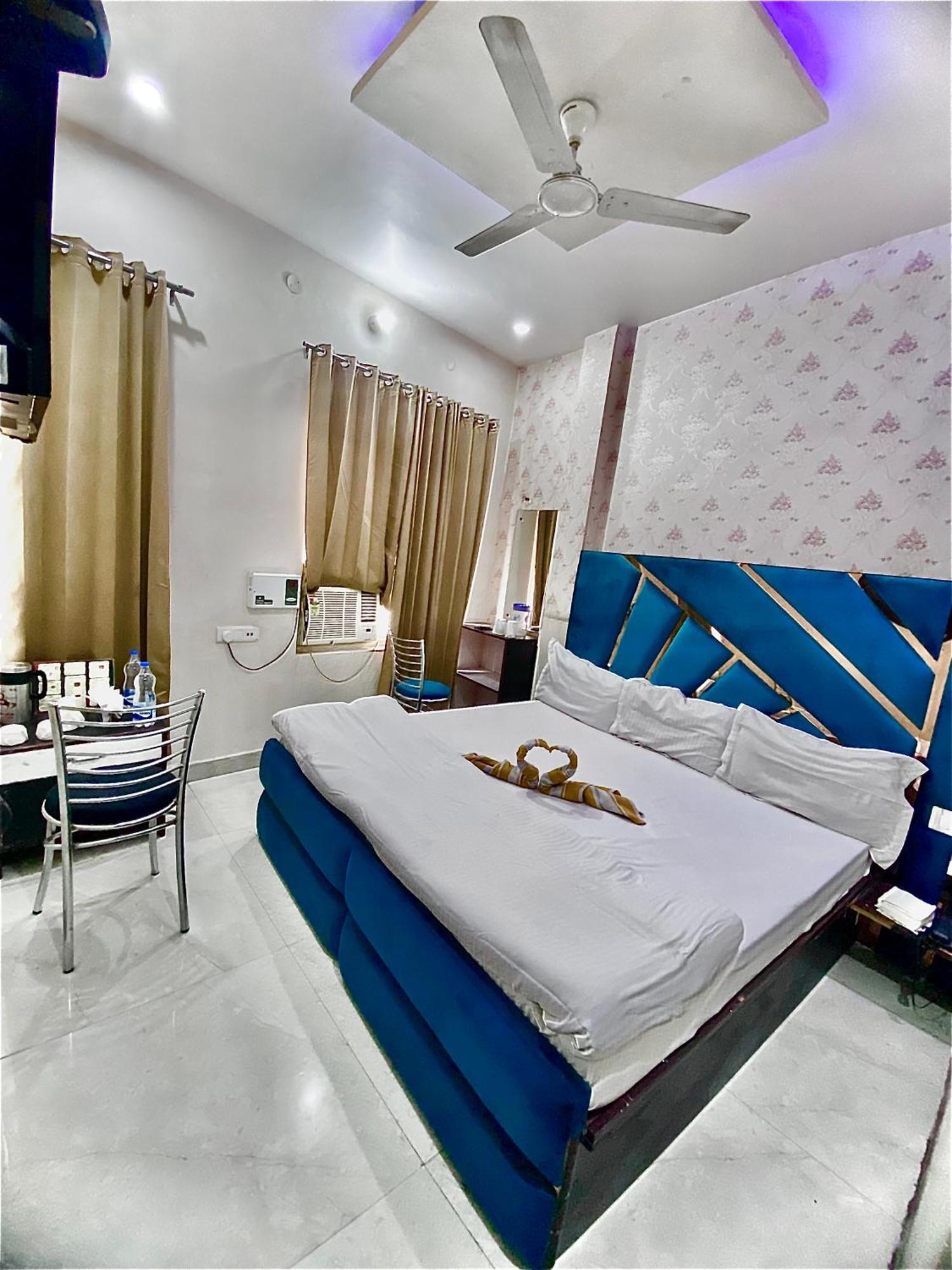 Swaran Hotel Amritsar Ngoại thất bức ảnh